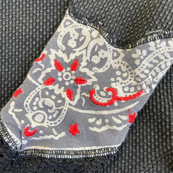 Free People We The Free XS Bandana Cuff Waffle Knit Thermal Shirt Charcoal Grey - Picture 10 of 16